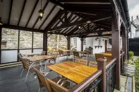Queens Head Inn Hotel di Clifton