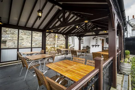 Queens Head Inn Отели в г. Pooley Bridge