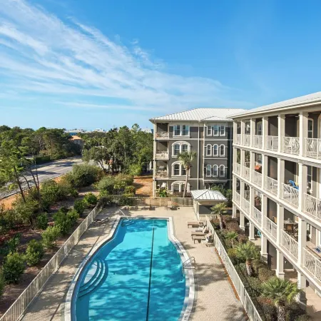 5 Minutes to Beach - Large Complex Pool
