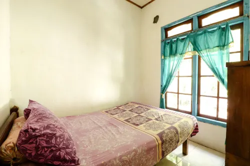 Homestay Mbah Parni Hotels in Kokap