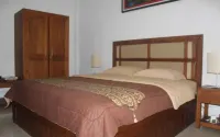 Eboni Guest House Madiun - Bintang 2