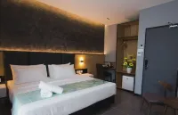 Solid Hotels