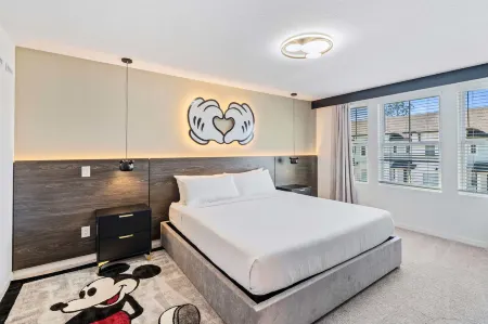 1043 Plantation Lane