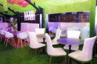 Lexaren Luxury Apartments Hotel di Okpanam