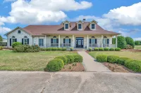 New Epic House-pool-theatre-hot Tub-game Room Hotels in McLennan County
