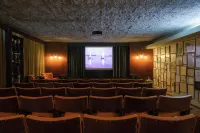 Vic Aveiro Arts House Hotels in Авейру