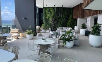 La Jolla Holiday Broadbeach