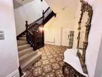 HotTub-Garden-Parking-Sleeps10-10MinToTown