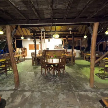 Maryan Moyo Bungalows & Resto