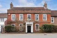 Country Retreat - Sleeps 14 - Large Garden Hotels in 