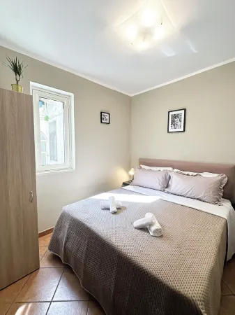 All'Ombra Della Reggia