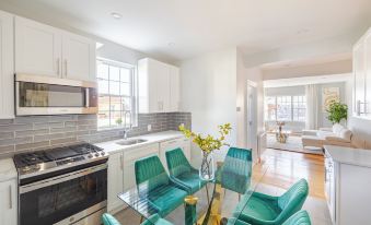 Prime Luxury with Balcony Wood Fireplace