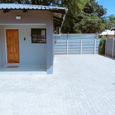 Shabis guest lodge Отели рядом с достопримечательностью «Ворота Пхалаборва»