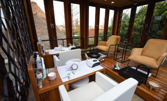 Le Petit Village Boutique Hotel & Spa