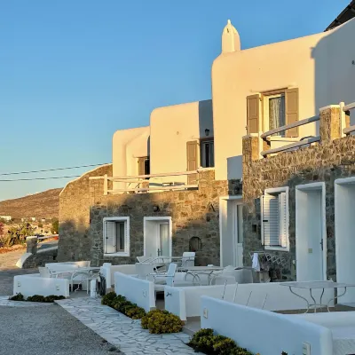 Eleni's Village Suites Отели рядом с достопримечательностью «Пляж Аграри»