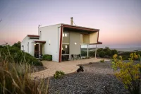 Tanonga Luxury Eco Lodges Hotels in Charlton Gully
