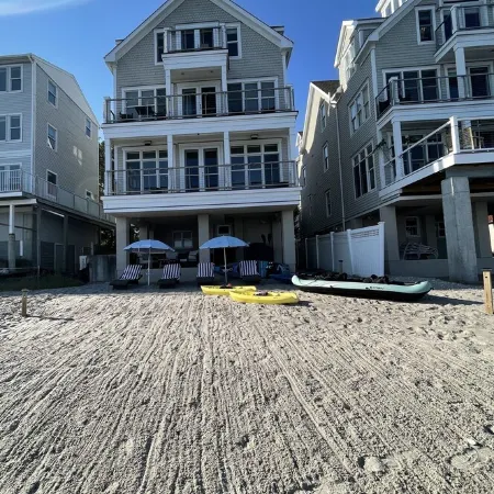 Luxurious, Direct Waterfront Home with Private Beach