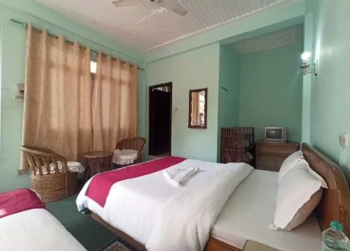 Pushpa Guest House