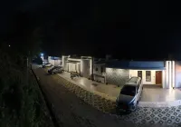 Dolphin Nose Retreat - parking