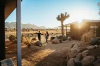 Desert Oasis with Hot Tub and Outdoor Kitchen - Stunning Modern Retreat Hotels in Pioneertown