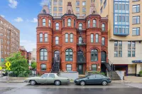 Elegant Retreat - Modern Penthouse with Amenities Hotels in Petworth