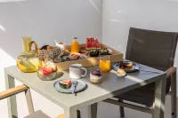 Korfi de Milo - breakfast