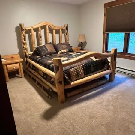 3-bedroom cabin Sleeps 8 Close to ATV Trails with WiFi