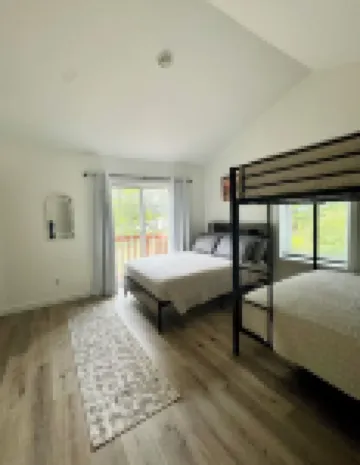 SandRiver Cabin -Relax on the mouth of the SandRiver with views of Lake Superior