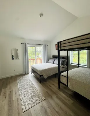 SandRiver Cabin -Relax on the mouth of the SandRiver with views of Lake Superior