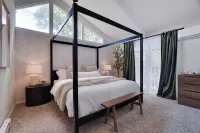 Pet-Friendly Family Retreat, 4Br, Hot Tub, GameRoom