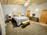 Yellowstone Peaks Lodge+HotTub+5Bdms+WiFi+NearYNP