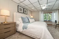 LUXE, LKN DEEP WATER, VIEWS, HOT TUB, GAME ROOM