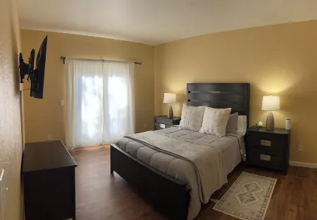 Charming 3-bedroom house with AC and WiFi in superb Fallon Отели в г. Фаллон