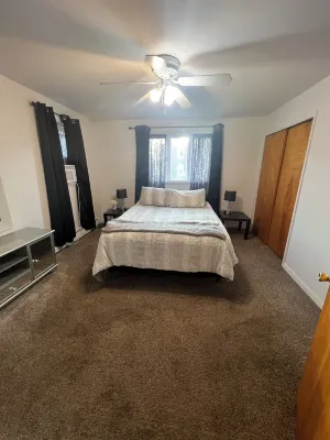 Cozy 1-bedroom flat in lovely Corning Hotels near Bottles & Corks
