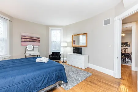 Majestic and Spacious 3 Bdrm 2 Bath Near Eden Park Отели рядом с достопримечательностью «Цинциннати Зу & Ботаникал Гарден»