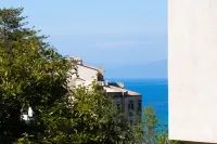 The Lady C - High Apartments