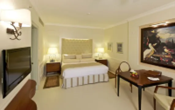 จอยา บาวาโร บาย อิเบโรสตาร์ - สำหรับผู้ใหญ่เท่านั้น - รวมทั้งหมด