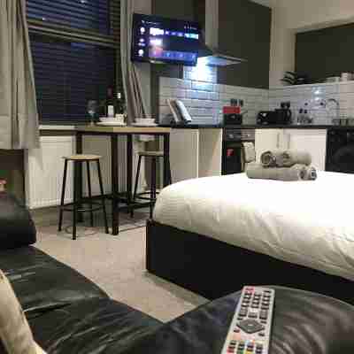 Contemporary 1 Bed Studio for Comfy Stay in Wigan Rooms