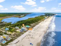 Pet Friendly Beach House - Sand Castle Hideaway by Panhandle Getaways