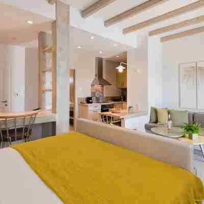 Michael Zeppos Studios Naousa Rooms