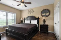 Spacious 4-bedroom penthouse condo in beautiful Branson with Lakeview