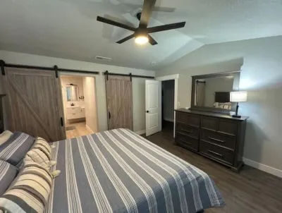 Lonestar Luxury Guesthouse Hotels near Nampa Public Library
