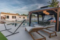 Heated Pool Family friendly House 4 minutes from The Beach