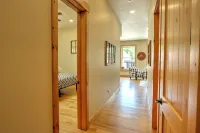 Stylish, modern downtown retreat, Unbeatable location w/ historic downtown views