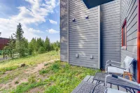 Cozy Ski Condo + Hot Tub + Fireplace + Heated Pool