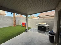Modern & Spacious 3 Bed/2 Bath-Sleeps 8, Near Airport, Strip & Stadium Hotels near The Arroyo Market Square