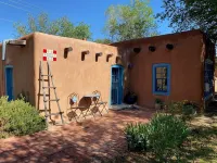 Balloon Fiesta close to Charming, Historic, N. Valley Casita! Hotel a Los Ranchos de Albuquerque