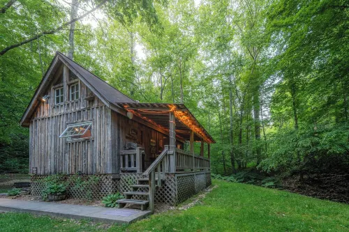 Cabin by The Creek Located Minutes From New River Gorge National Park