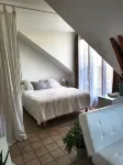 A welcoming studio in a quiet town center location