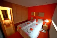 House with shared pool and garage 100 meters from the beach and overlooking the Ria Hotels in Ilhavo